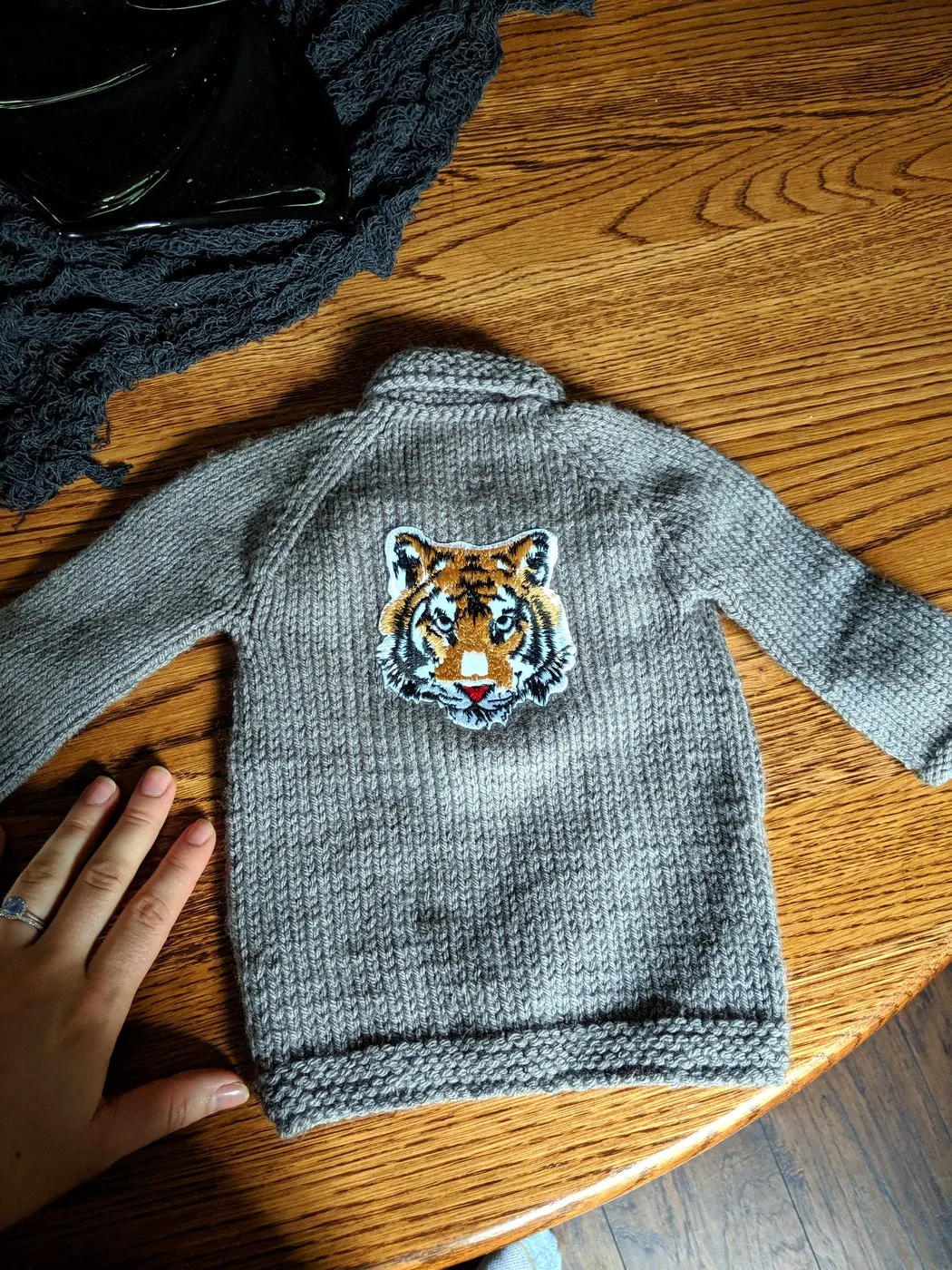 Tiger Patch Baby Cardigan, photo 2